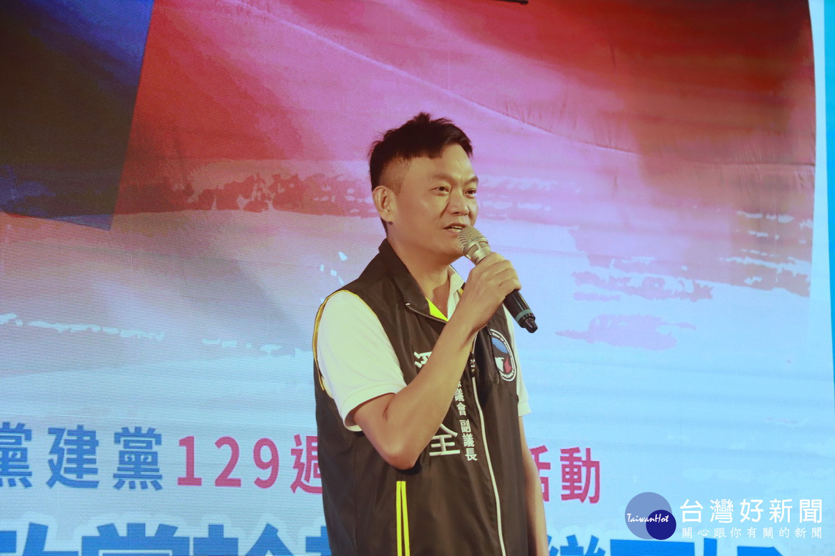 副議長潘一全轉而相挺侯康配。(記者扶小萍攝)