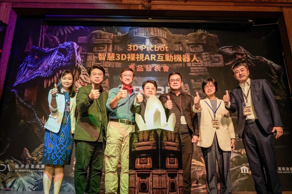 啟雲科技展示全球第一台近場式3D互動體驗裝置 