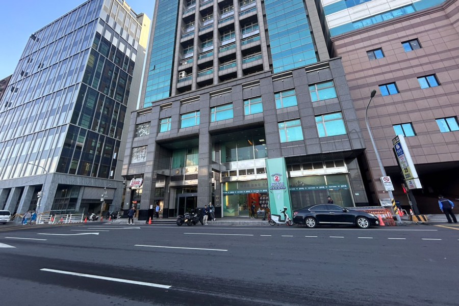 選舉變搶路大戰?柯粉不爽這件事 搶綠開票之夜場地路權 190 選舉變搶路大戰?柯粉不爽這件事 搶綠開票之夜場地路權 189