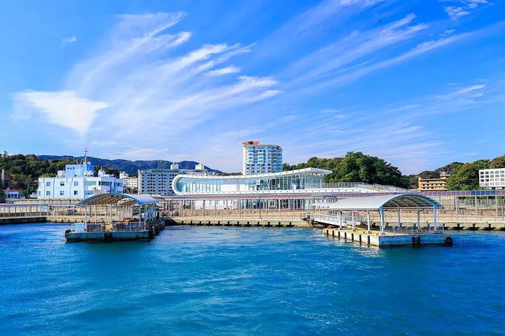前往答志島的鳥羽海運碼頭，有簡約迷人的建築外觀。　圖：三重フォトギャラリー／提供