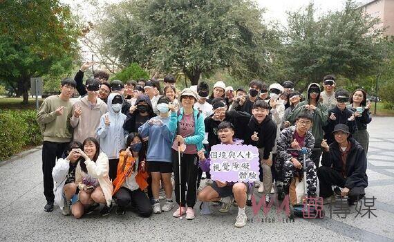 中興大學「困境與人生」通識課！全盲師帶領學生感受視障