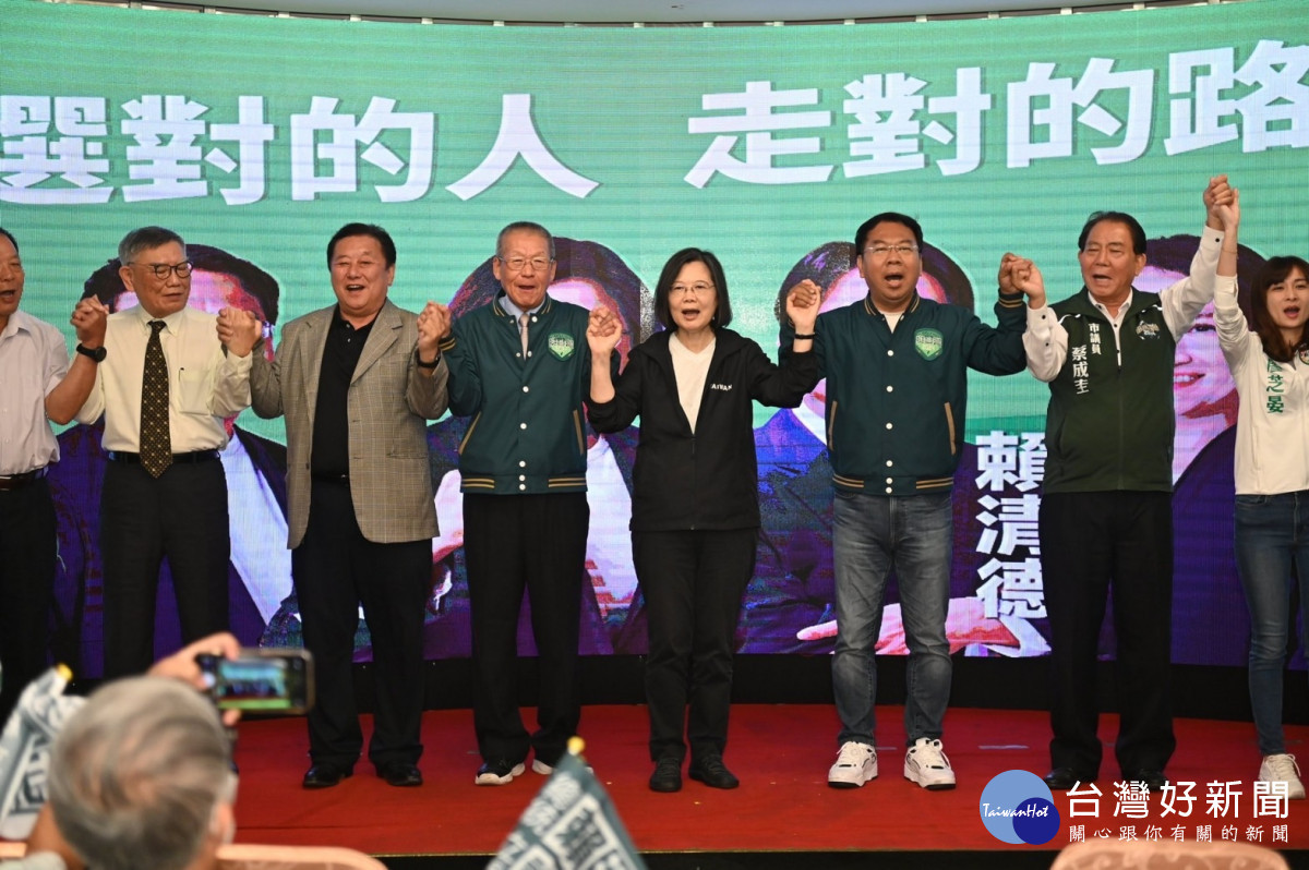 總統蔡英文南下台中豐原輔選民進黨台中市第八選區立法委員候選人謝志忠。