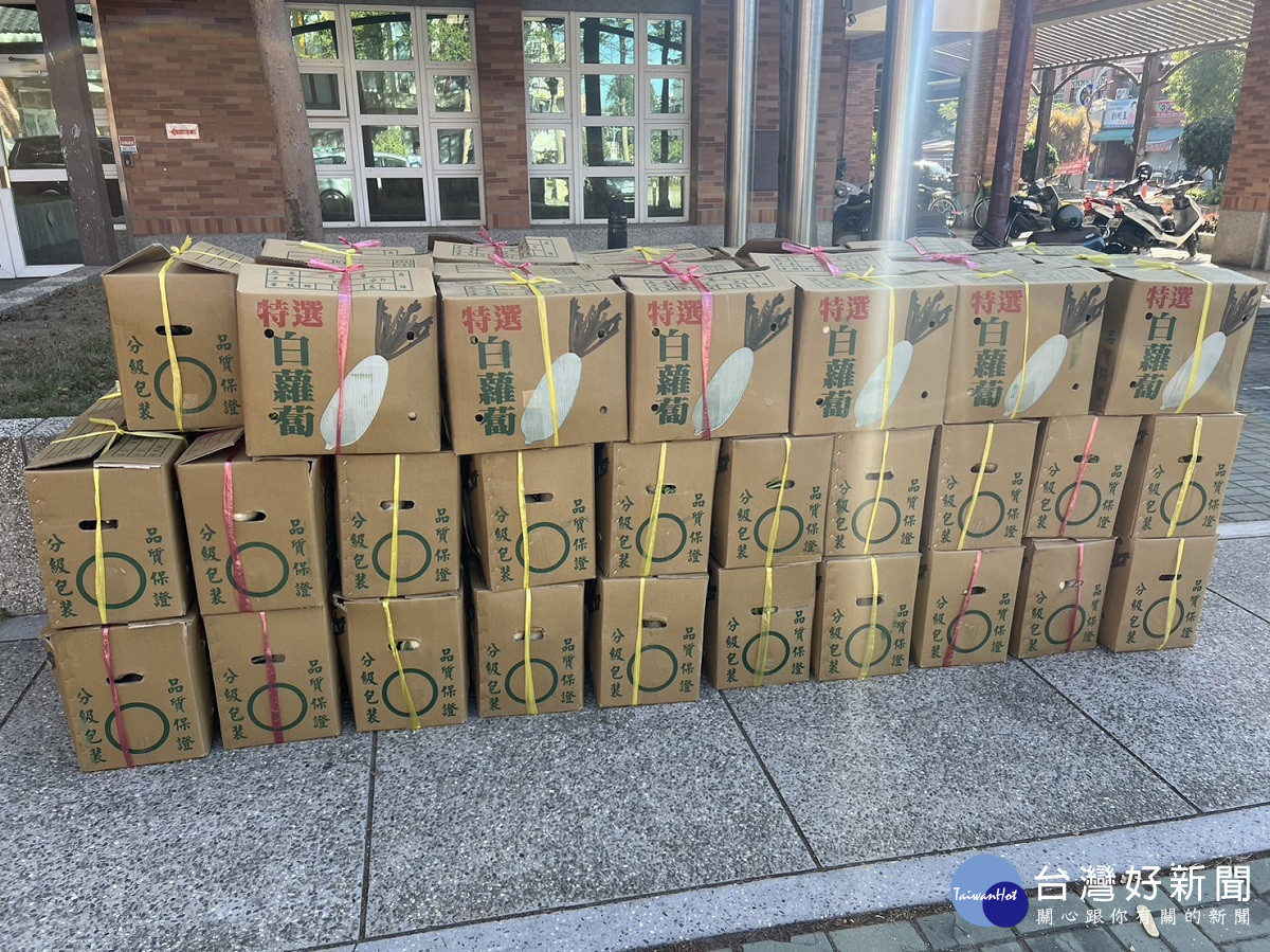 賺最辛苦的錢做最暖心的事 蔬果運送業民自購白蘿蔔捐贈溪湖社區關懷據點