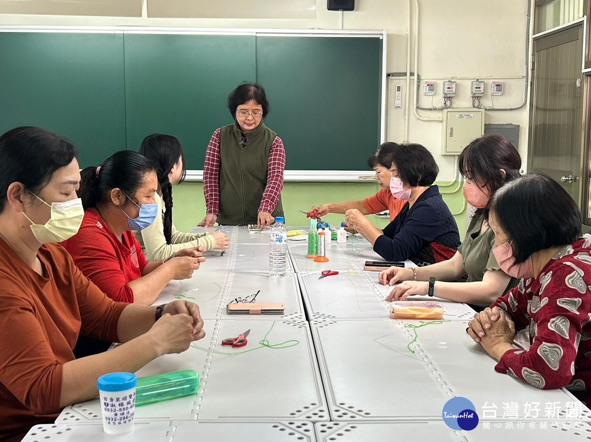 苗木之鄉女兒創將「嫁接」融合創新纏花工藝 透過跨界創新題材拉近和大眾的距離
