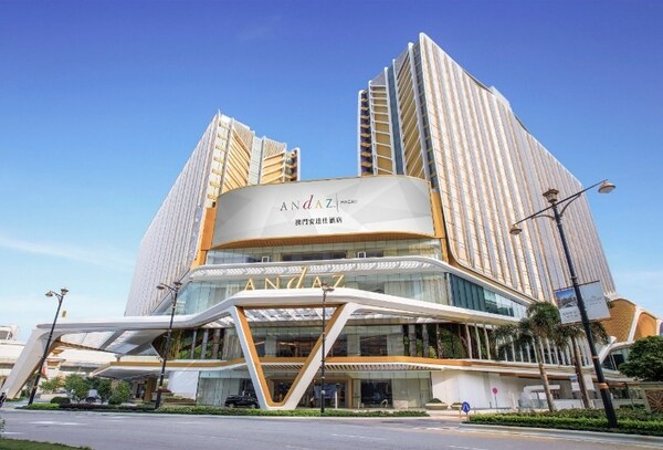 銀河娛樂集團第三期項目包括銀河國際會議中心、銀河綜藝館、澳門安達仕酒店及澳門銀河 萊佛士盛大開業。銀河綜藝館與銀河國際會議中心及澳門安達仕酒店緊密相連,三者的結合創造了一個獨特的平台,能夠同時滿足大型會議、展覽、娛樂、音樂和體育盛事的需求。 銀河娛樂集團第三期項目包括銀河國際會議中心、銀河綜藝館、澳門安達仕酒店及澳門銀河 萊佛士盛大開業。銀河綜藝館與銀河國際會議中心及澳門安達仕酒店緊密相連,三者的結合創造了一個獨特的平台,能夠同時滿足大型會議、展覽、娛樂、音樂和體育盛事的需求。