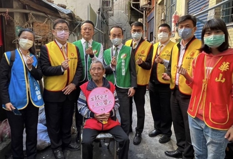 捐千份年菜助孤老 永慶加盟四品牌愛老人打先鋒 205 cnews204231215a01