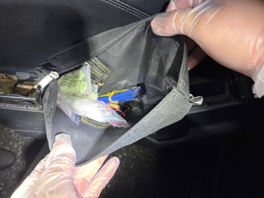 臨檢抖不停露餡 18歲男汽車門夾層藏毒品被逮 197 cnews204231215a21