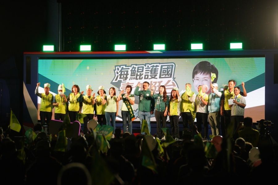 為立委陳素月造勢助選 民進黨「護國海鯤號」進入彰化田中