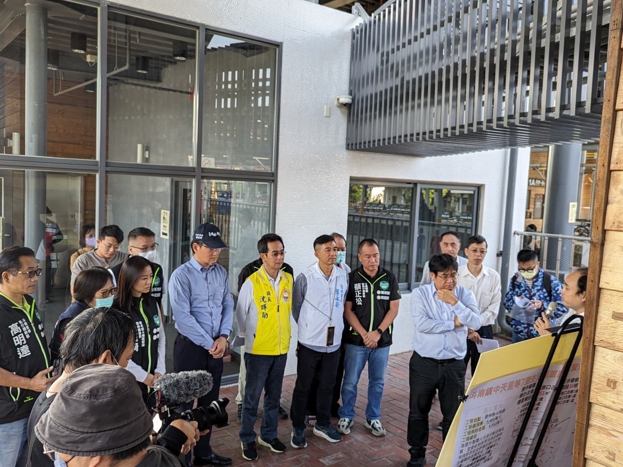 內政部國土署署長吳欣修承諾支持斗南鎮中天里等7里生活區道路品質暨周邊環境改善計畫。(記者張欽翻攝)