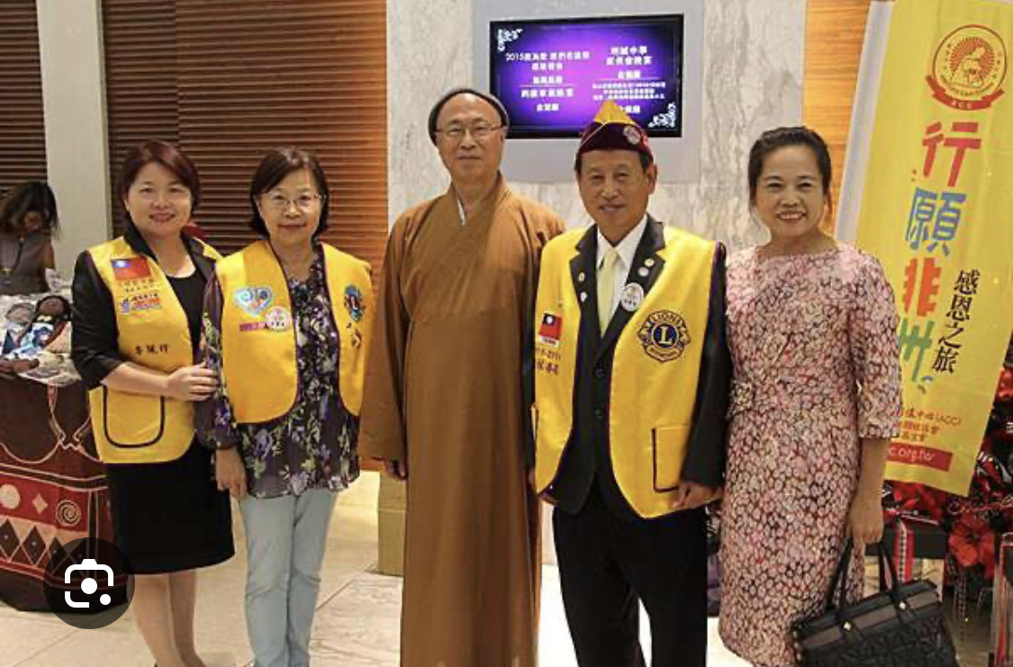 台灣萬里長城林務局長董事長,夫人邱敬與ACC代表合影。(圖/台灣萬里長城/提供)