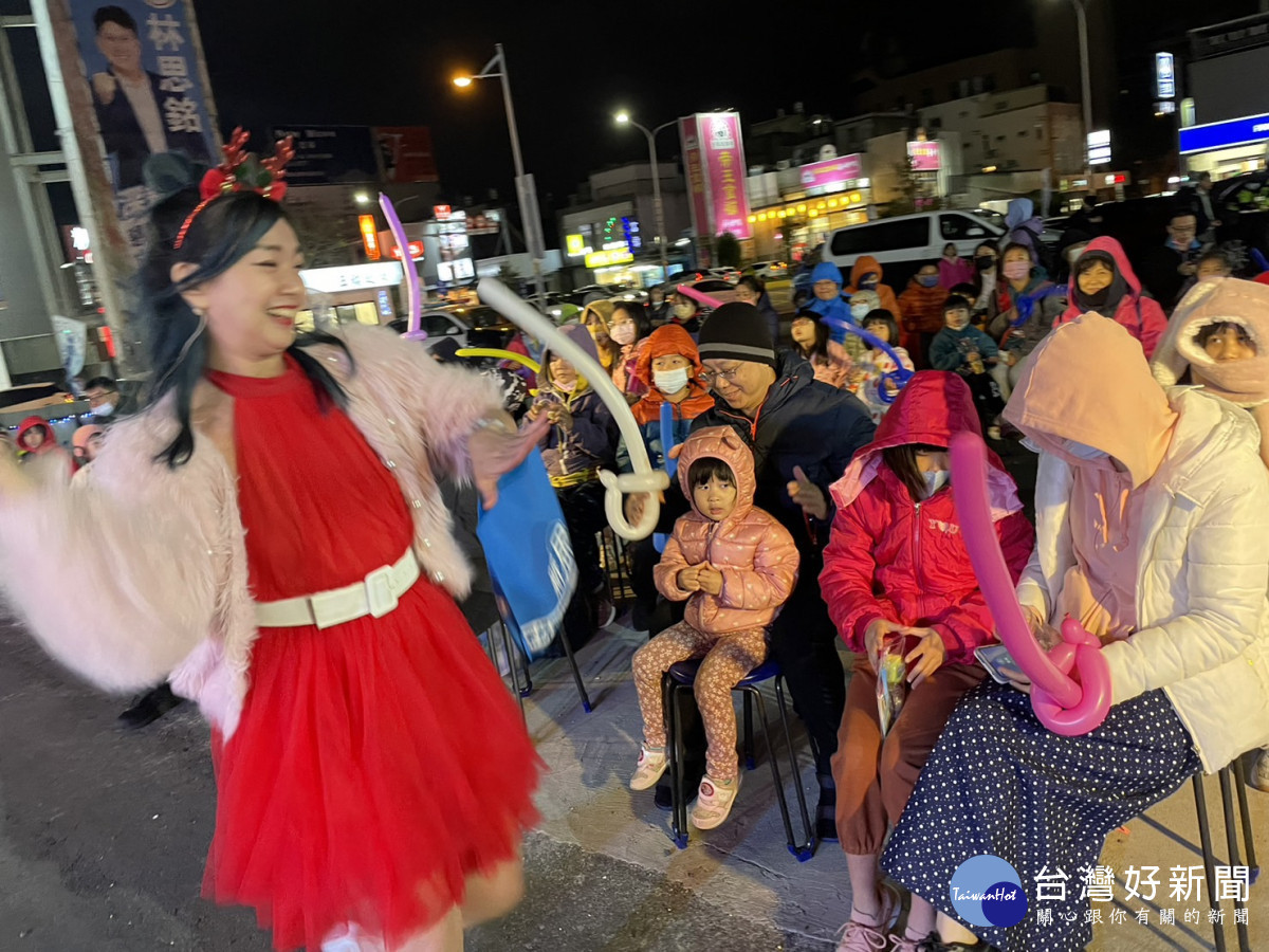 「好玩的劇團」表演,親子一起同樂。
