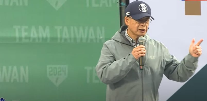 筆名「翁達瑞」的旅美教授陳時奮16日下午幫民進黨新竹市立委侯選人林志潔站台。翻攝直播畫面