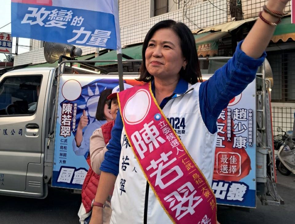 陳若翠批林岱樺「割稻尾」攬功勞 澄清湖免費入園非個人爭取 陳若翠批林岱樺「割稻尾」攬功勞 澄清湖免費入園非個人爭取