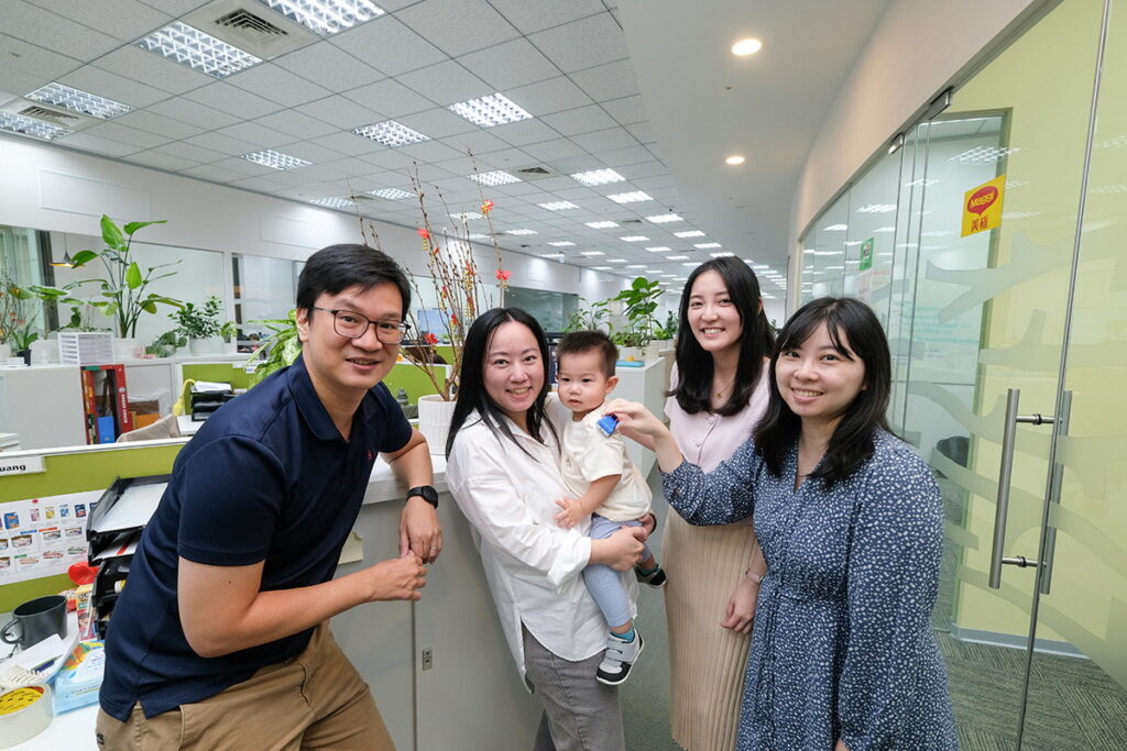 台灣雀巢以與時俱進、打破性別框架的「勇敢生、放心養2.0」政策,獲首屆「親子天下友善家庭職場獎」評審高度認可。(圖/親子天下楊煥世攝)