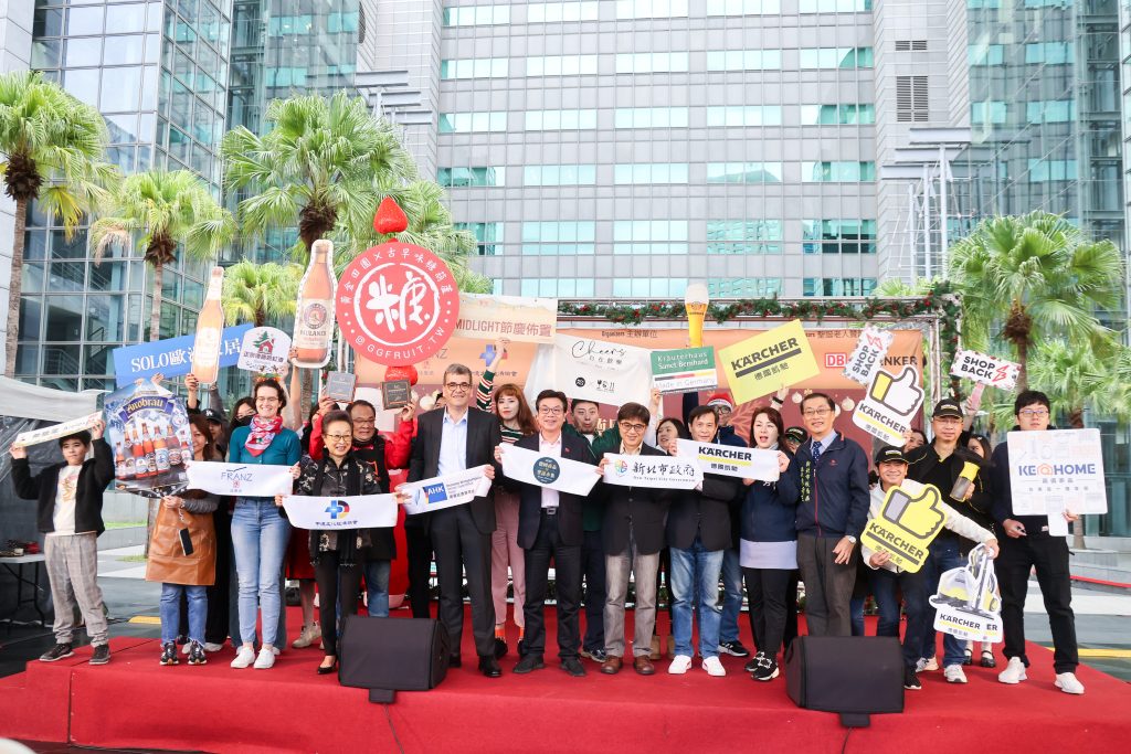 副市長劉和然今(16)日代理市長出席活動開幕典禮,與德國經濟辦事處Axel Limberg林百科首席代表暨處長共同進行剪綵儀式。(圖/新北市政府提供)