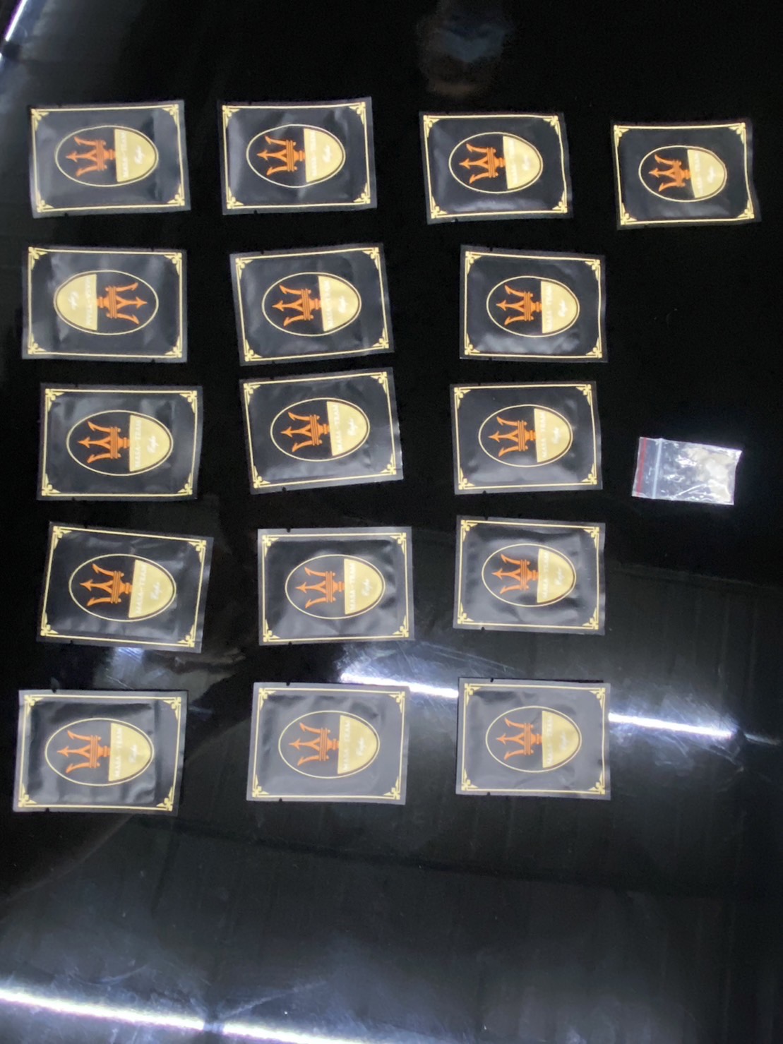 毒男右腳一個move想滅證！仍遭警當場逮捕送辦
