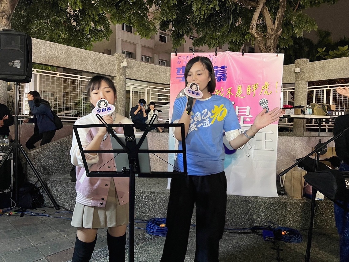 漾新聞|李眉蓁pk白喬茵尬歌引爆線上5千民眾還圈粉