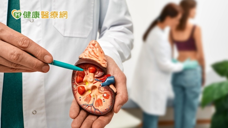 20歲女手搖飲當水喝,300顆腎結石送醫! 可能原因曝