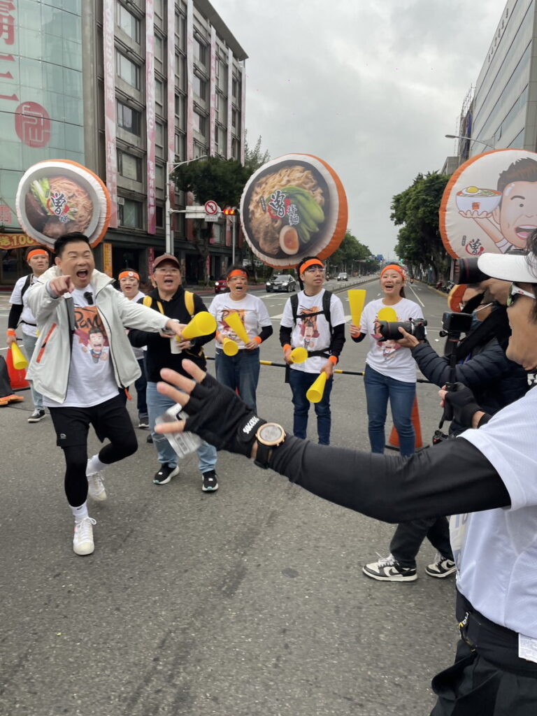 從從與城城在台北馬賽道相見歡。