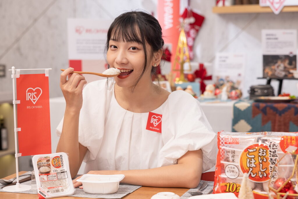 累積銷量超過１.5億IRIS微波白飯，只要90秒就能享受好吃講究白飯，完美融合從室內到戶外情境，是居家生活必備食材