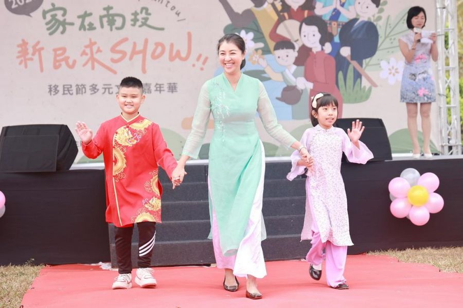 穿奧黛走秀SHOW文化 許淑華:縣府當新住民靠山