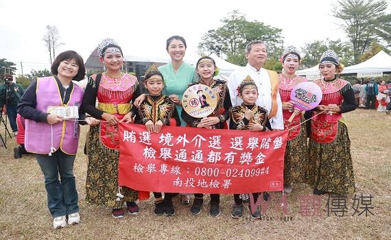 南投縣長許淑華身穿奧黛走秀SHOW 宣示當新住民靠山文化