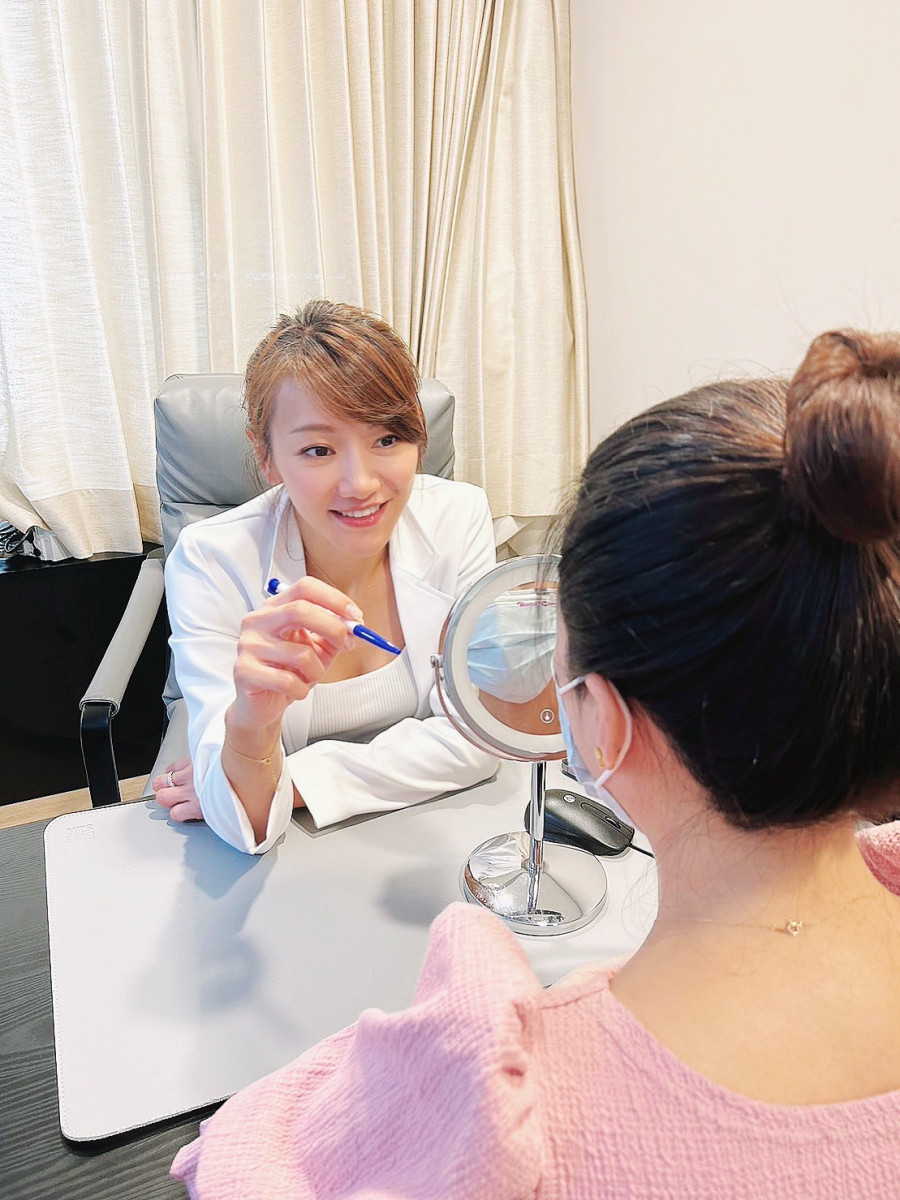 洪芝晨醫師融合婦科知識與醫美專業,以身為女性的同理心,希望全方位幫助患者由內而外打造自信美。(圖/瑞麗嘉健康美學慶中診所提供)