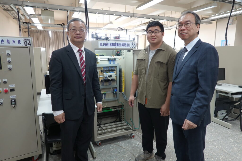 吳鳳科大電機工程系蕭宏偉同學,學習期間考取5張乙級、7張丙級,加上其他國際證照總計15張