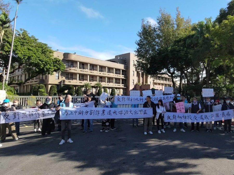 還我啤酒文化園區 陳情怒斥鄭文燦張景森黑箱作業罔顧民意 252 cnews204231218a12