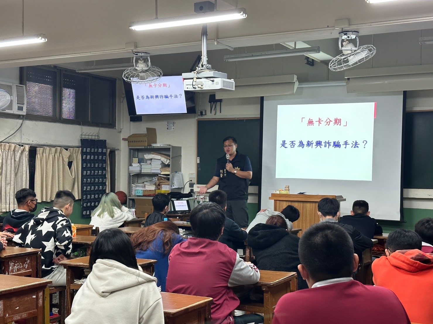 霧峰分局轄區高職防詐宣導。（圖/記者江雁武翻攝）