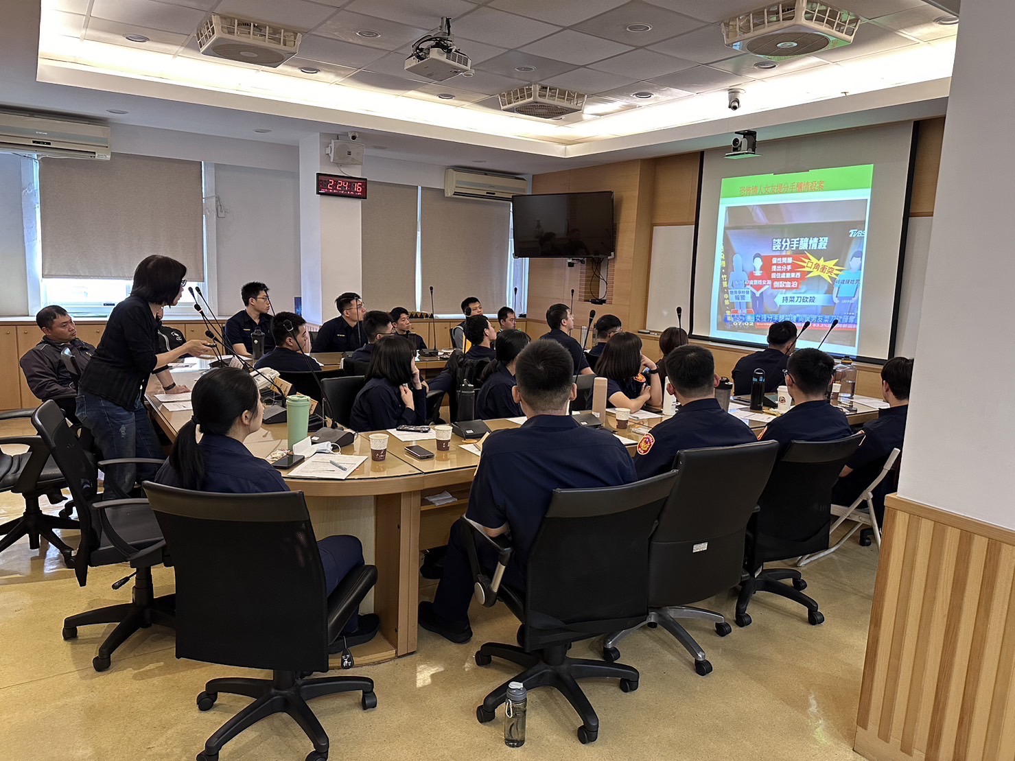 中和分局加入20位警專生力軍，參加各項職前業務講習、術科技術訓練以及正確執勤安全觀念和獲取專業知識。（記者徐煜勝翻攝）