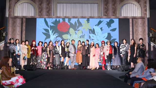 二十位花甲美魔姊妹、母女檔、閨蜜摯友,同台自信展演最新秋冬美拉德時尚.jpg