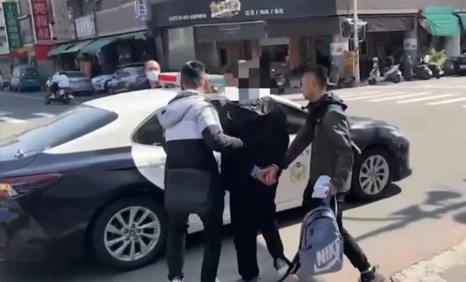 投資獲利翻倍?警誘面交逮車手。(翻攝照片)