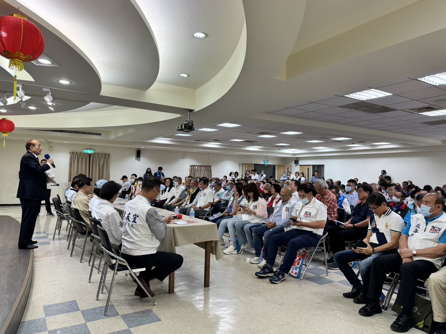 國民黨高雄市黨部舉行「第16任總統及立委選戰輔選工作會報」。（國民黨提供） 