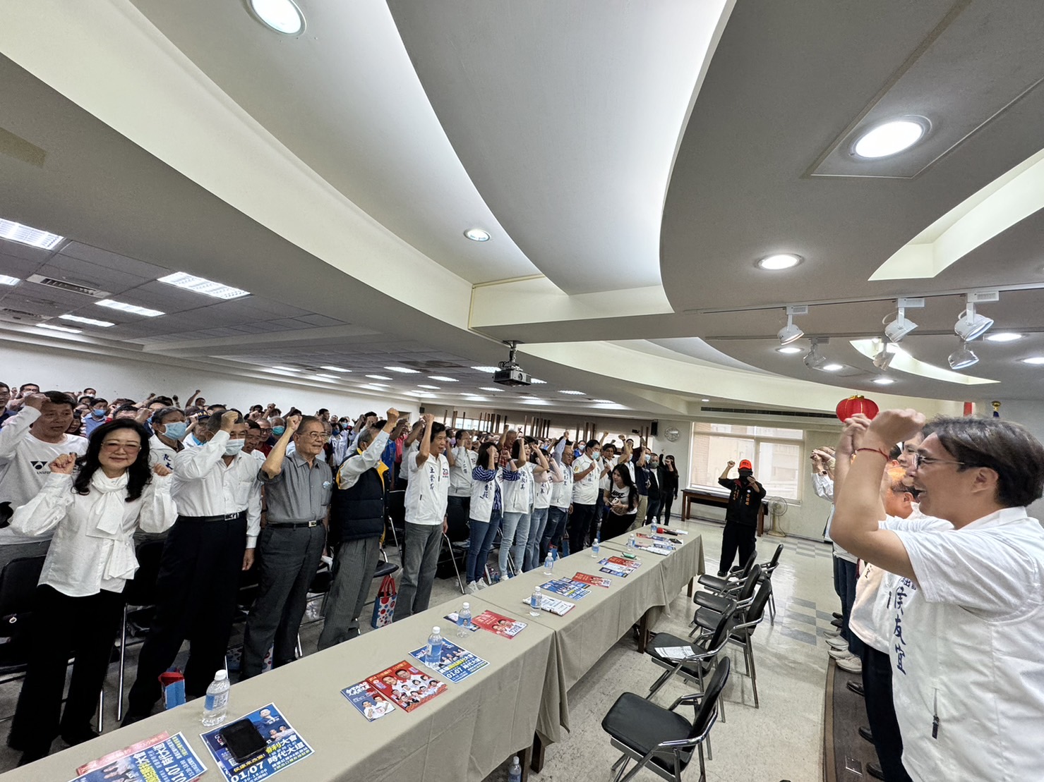 國民黨高雄市黨部舉行「第16任總統及立委選戰輔選工作會報」。（國民黨提供） 