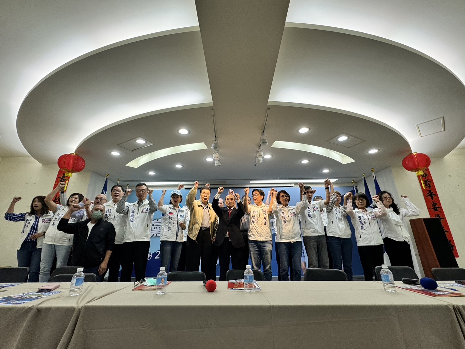 國民黨高雄市黨部舉行「第16任總統及立委選戰輔選工作會報」。（國民黨提供） 