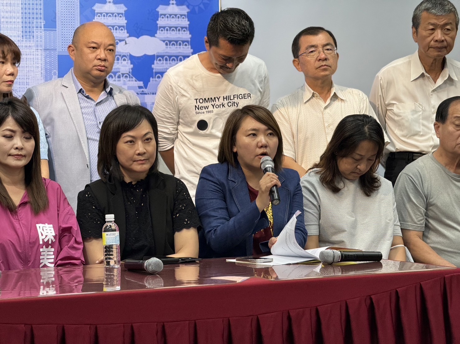 高雄市議會國民黨團指民進黨才是多數霸凌。(國民黨提供)