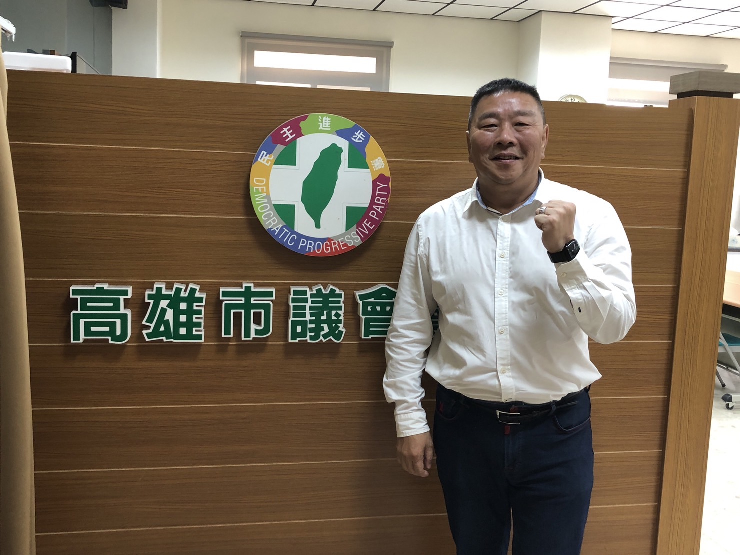 江瑞鴻連任高雄市議會民進黨團總召。(民進黨團提供)