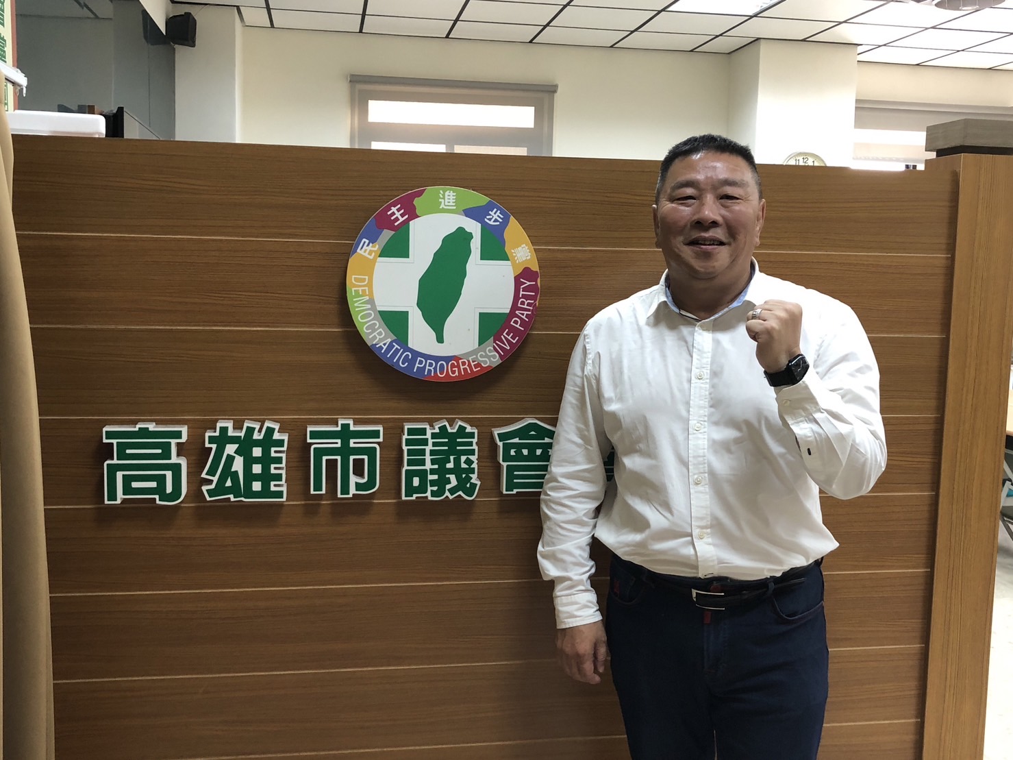 江瑞鴻連任高雄市議會民進黨團總召。(民進黨團提供)