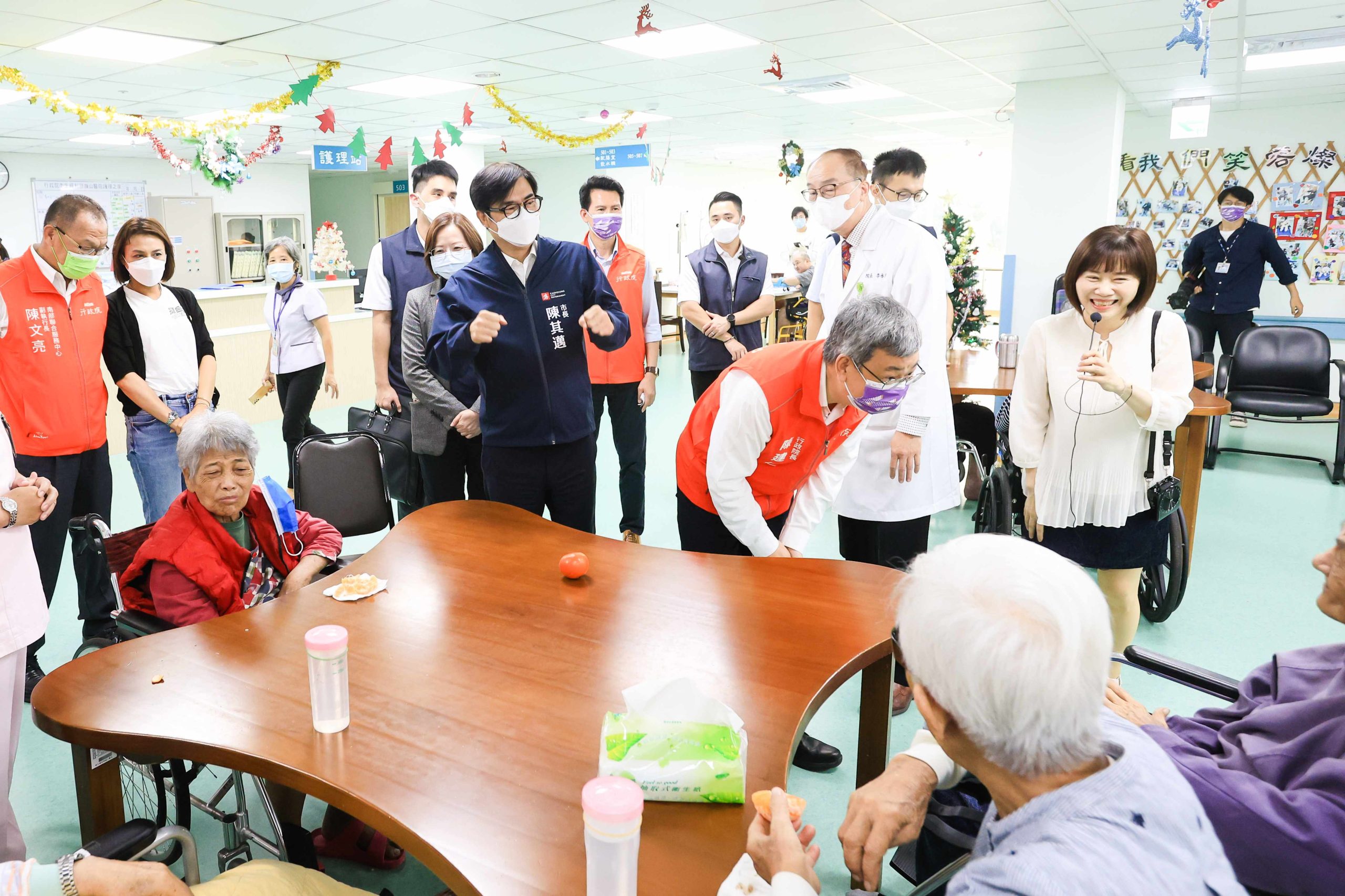 陳建仁視察旗山醫院長照大樓。(高市府提供)