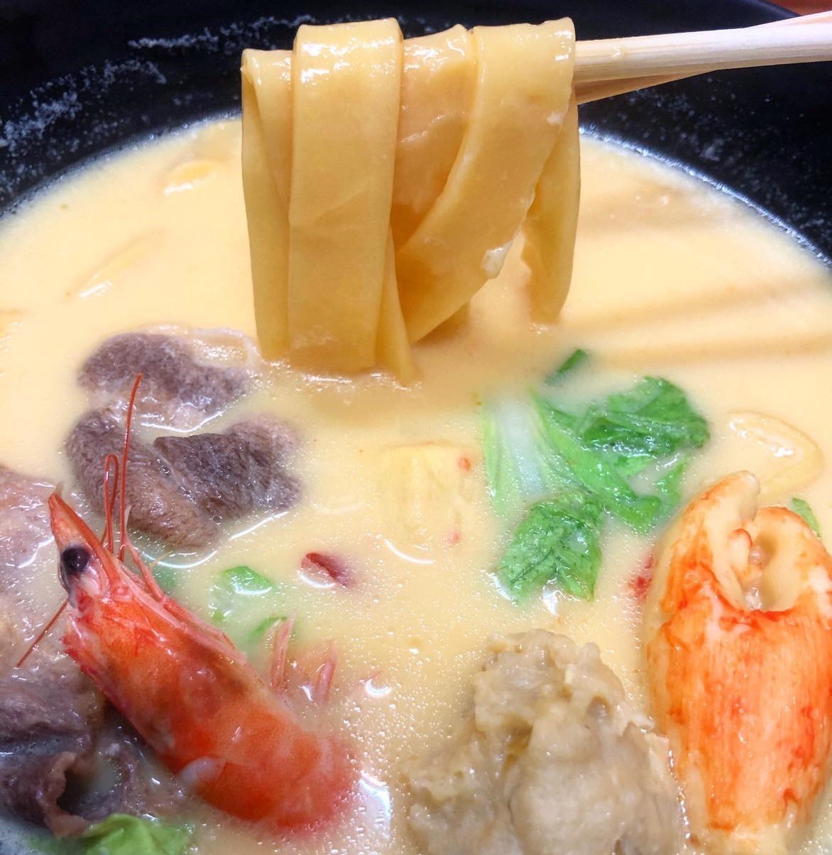 麻辣牛奶鍋燒麵。(觀光局提供)