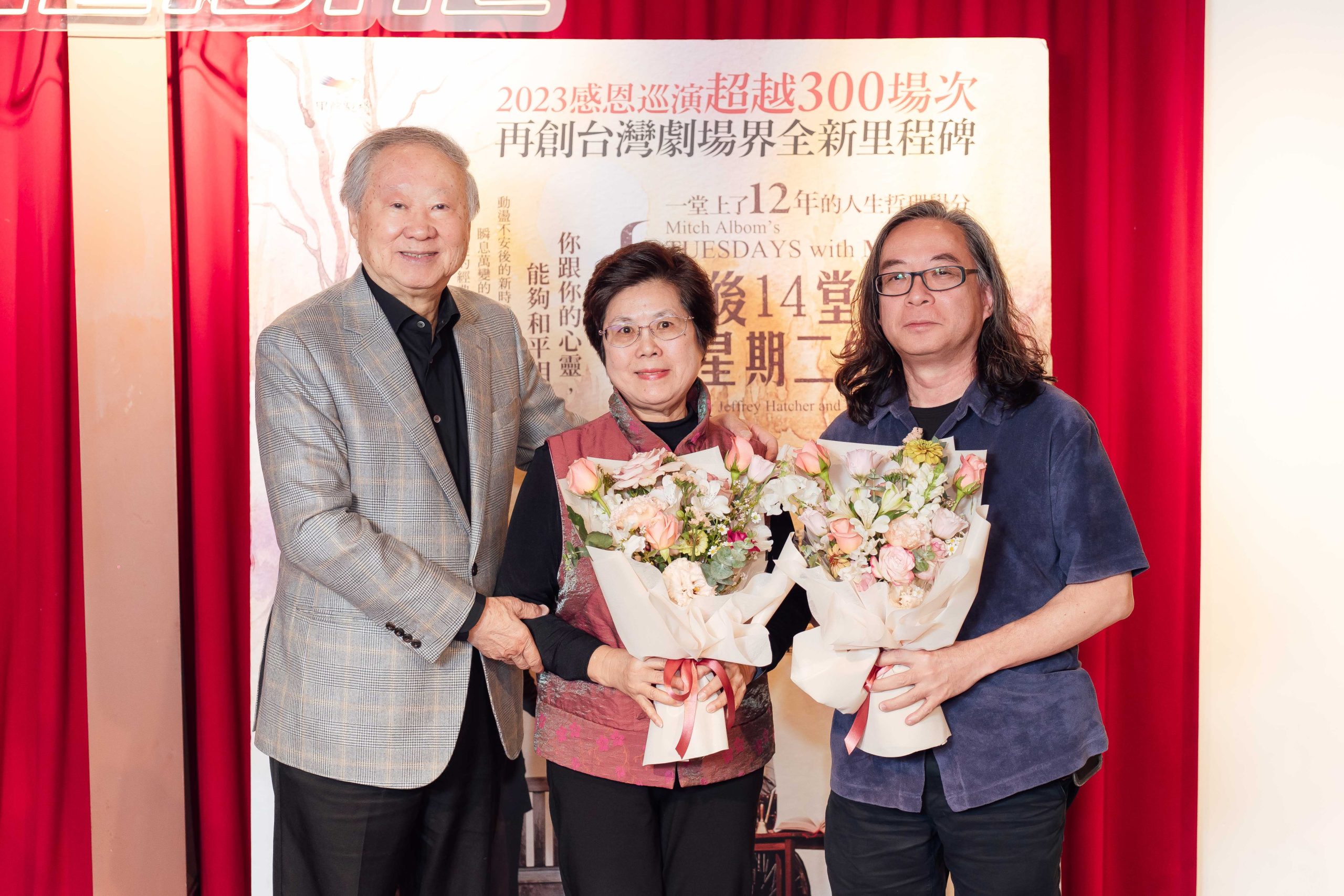 漸凍人家屬及工作人員代表 蒞臨現場分享自己的生命故事。(果陀劇場提供)
