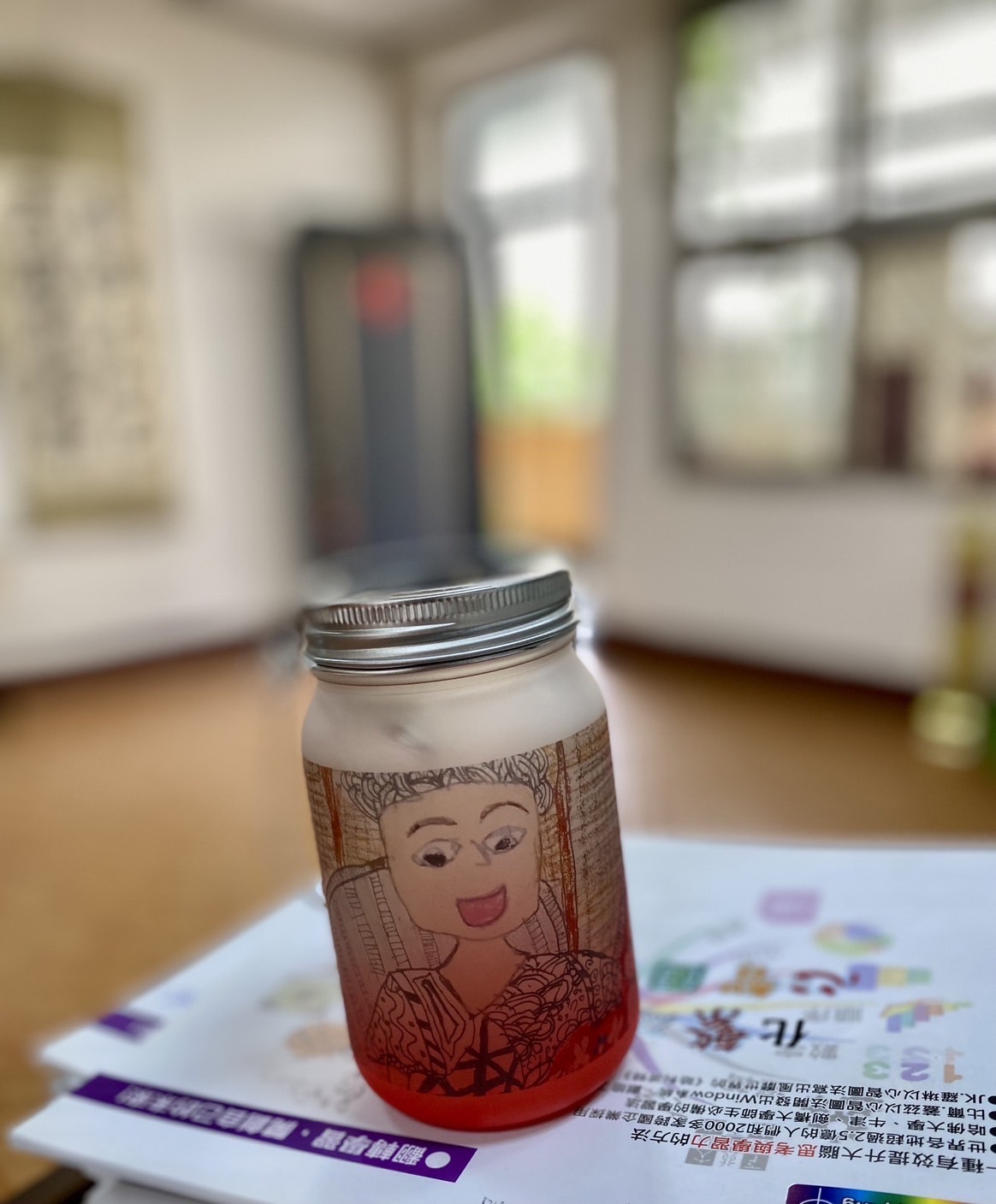 大仁國中54週年校慶,特教生鍾偉仁辦「阿嬤的新衣裳」個展。(校方提供)