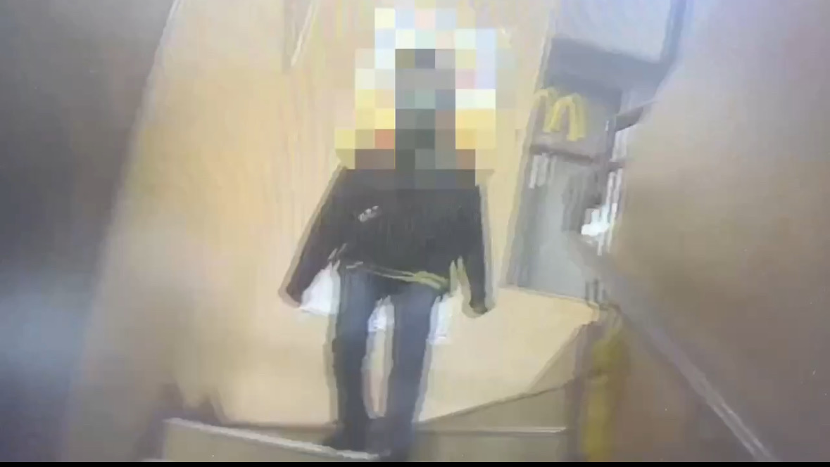 員警獲報後立即針對轄內超商及連鎖速食店查訪,終於發現男童身影。(記者薛秀蓮翻攝)