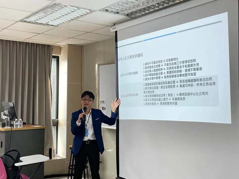 立碁電子集團立瑪智慧零售(股)曾志雄總經理針對『區塊鏈與虛擬貨幣發展現況』與財金系數位金融組的同學進行深入的經驗分享。圖/文化大學財金系提供
