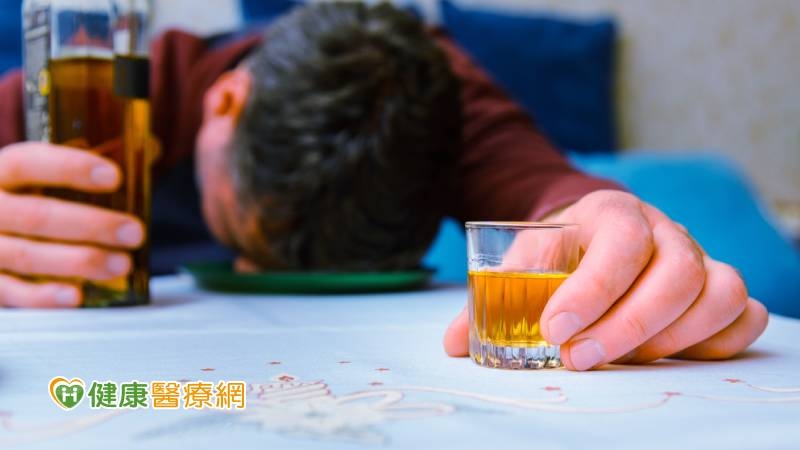 【12月專輯】喝到斷片頭好痛…… 外國專家傳授4招預防宿醉