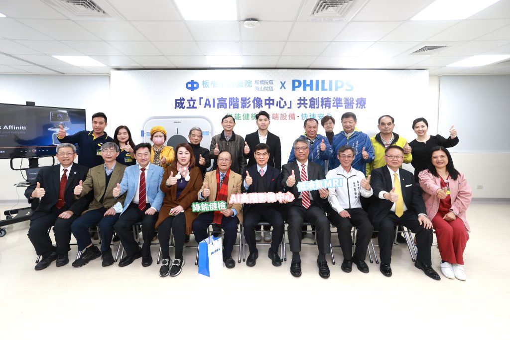 左起6板橋中興醫院劉炳中總院長,與各方領域與會來賓合影,AI高階影像中心簽約儀式順利落幕。(圖/板橋中興醫院提供)