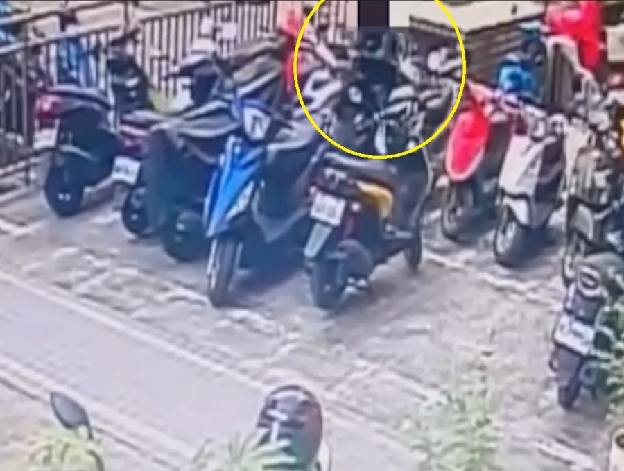 走到那偷到那 警攔公車逮43歲男偷車大盜 215 cnews204231220a03