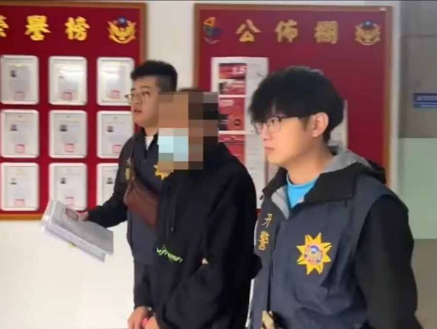 走到那偷到那 警攔公車逮43歲男偷車大盜 216 cnews204231220a04