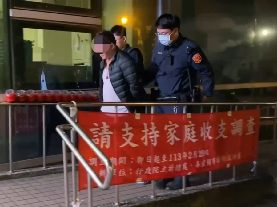 想學蜘蛛人躲警 43歲男身背3條通緝當場被逮送辦 213 cnews204231220a05